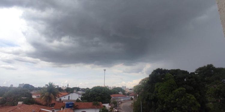 Quase 40 cidades em Goiás têm alerta de temporal nesta segunda (29)