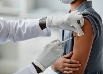 Vacinação contra dengue começa em fevereiro; veja cidades que vão receber doses em Goiás