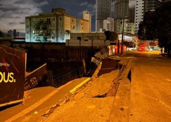 Rua desmorona em Goiânia e deixa prédio com estrutura comprometida