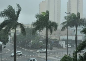 Chegada da frente fria em Goiás deve causar tempestades no fim de semana
