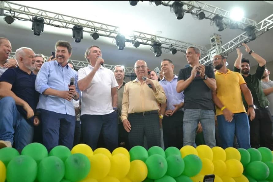 políticos em ato de Bolsonaro