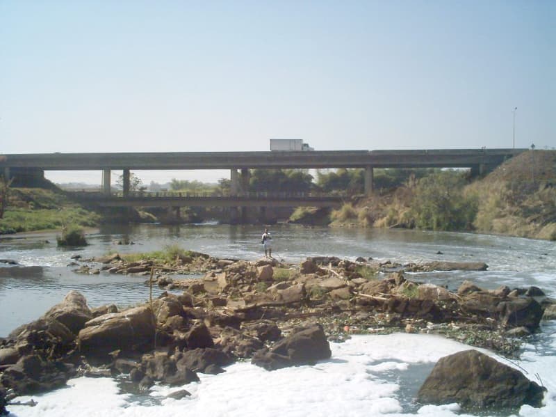 Rio Meia Ponte