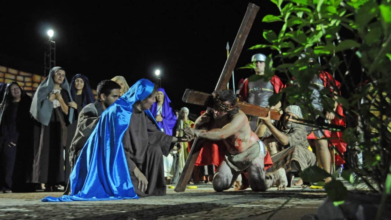 Cia de Teatro apresenta Paixão de Cristo na praça dos girassóis em Palmas, nesta sexta-feira 