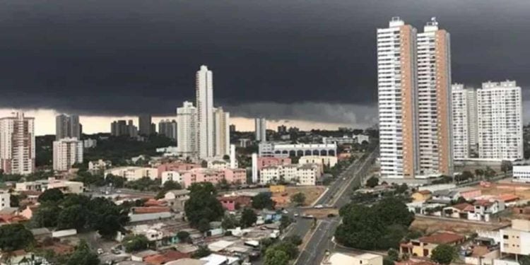 Defesa Civil emite alerta de chuvas intensas nesta sexta-feira (8), em Goiânia