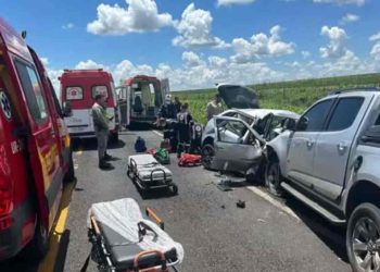 Família morre em acidente após carro colidir contra caminhonete, em Goiás. Foto: DIvulgação