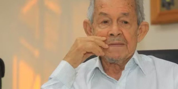 Jornalista e escritor Hélio Rocha morre aos 83 anos, em Goiânia