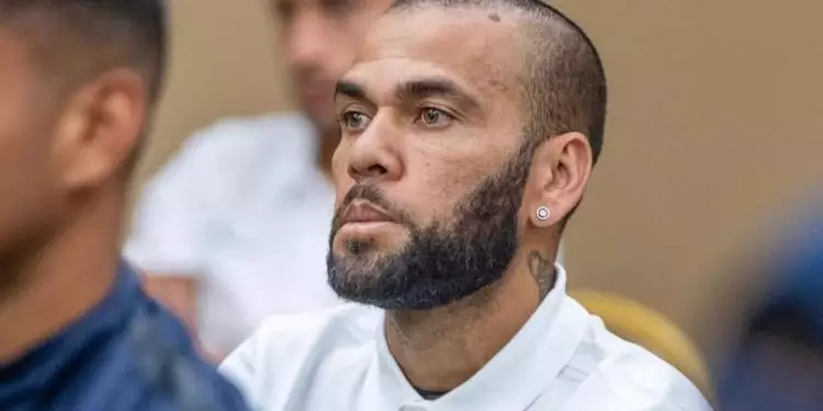 Justiça concede liberdade provisória a Daniel Alves sob fiança de R$ 5,4 milhões
