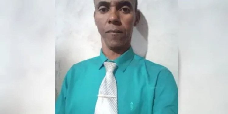 Pastor que morreu após ser picado por cobra pescava com a família no momento do ataque