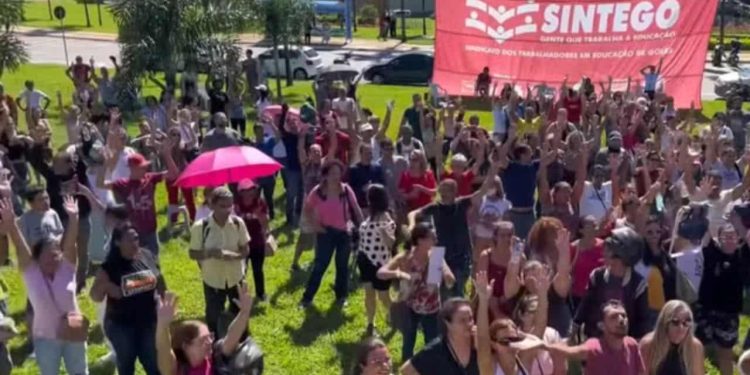 Servidores municipais de Educação de Goiânia anunciam suspensão da greve