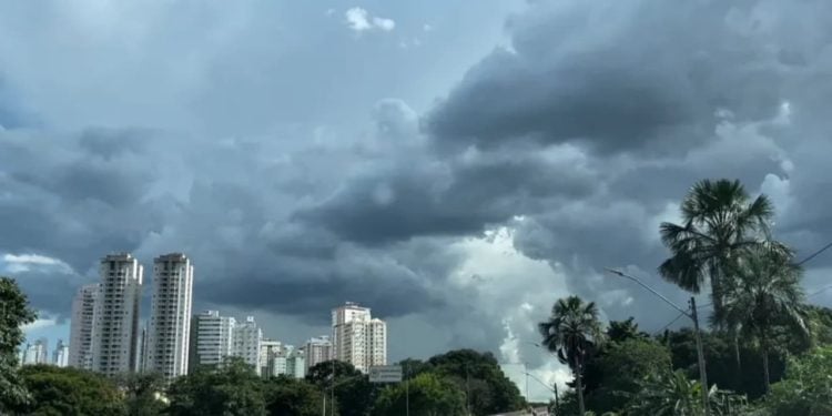 Inmet emite alerta para chuvas intensas em mais de 150 cidades de Goiás; veja