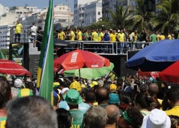 Quatro políticos de Goiás estiveram presentes em ato de Bolsonaro, no RJ