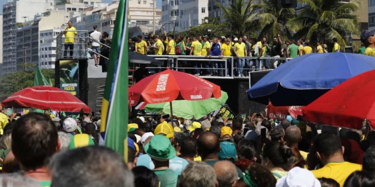 Quatro políticos de Goiás estiveram presentes em ato de Bolsonaro, no RJ