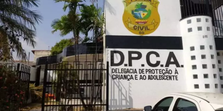 Suspeito de estuprar sobrinha é preso ao sair pelado em rua, em Goiânia; vídeo