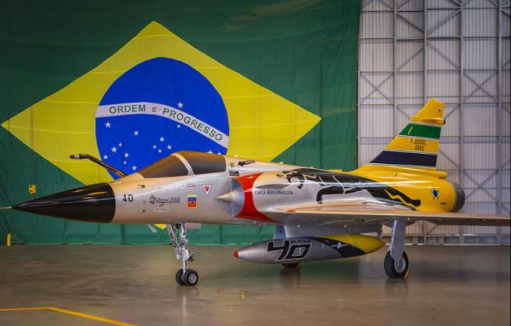 30 anos sem Senna: após 1º título mundial, piloto voou em caça da FAB em Goiás