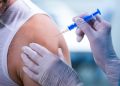 Vacinação contra gripe é ampliada para todos acima de 6 meses; veja onde se imunizar