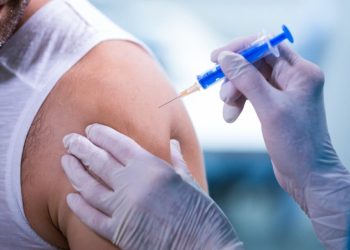 Vacinação contra gripe é ampliada para todos acima de 6 meses; veja onde se imunizar