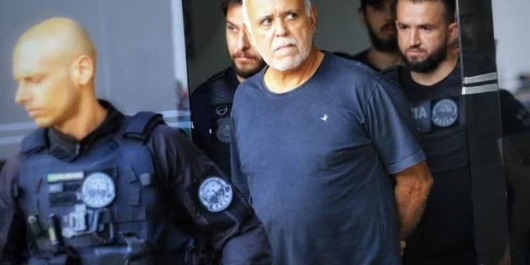 Foragido por mandar matar radialista, Maurício Sampaio se entrega à polícia