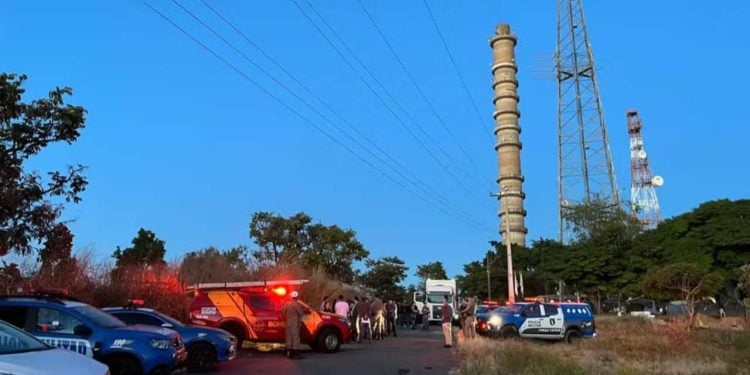 Força-tarefa da Polícia Militar tenta desocupar Morro da Serrinha, em Goiânia