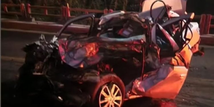 Grave acidente entre carro e caminhão deixa quatro mortos na BR-040, em Cristalina