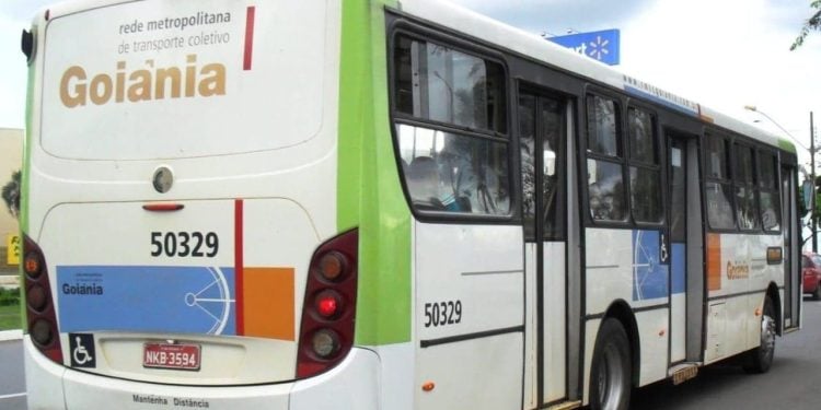 Motoristas de ônibus aceitam acordo e suspendem greve na Grande Goiânia