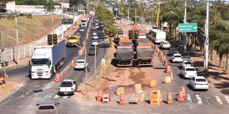 Obras alteram trânsito na Avenida Perimetral Norte, em Goiânia; veja desvios