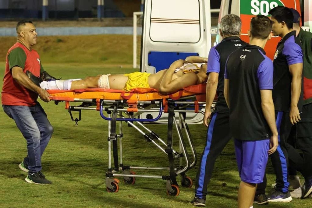 Goleiro baleado em jogo