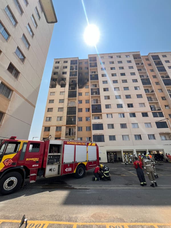 Casal e criança morrem após pularem de apartamento em chamas, em Goiás