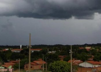 Chuva fora de época surpreende moradores de Arapoema, no norte do Tocantins