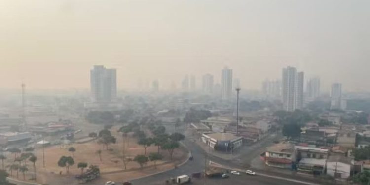 Nuvem de fumaça encobre Goiânia neste domingo (25); veja o que pode ser