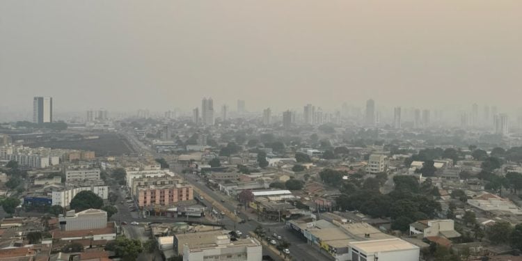 Nuvem de fumaça perde força em Goiás, mas só deve desaparecer totalmente após chuvas