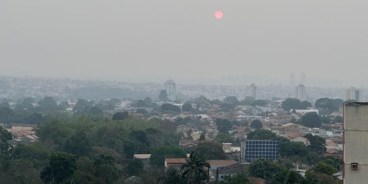 Nuvem de fumaça segue encobrindo parte do estado de Goiás; saiba até quando