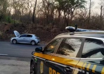 Mulher é presa após ganhar de presente carro roubado de marido, em Goiânia