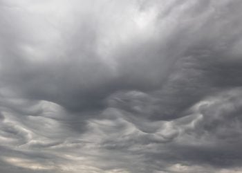 Goiás tem alerta para tempestades com rajada de vento; veja locais