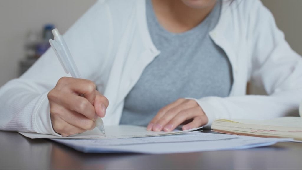 Estudantes com nota máxima na redação do Enem serão premiados com R$ 10 mil, em Goiás