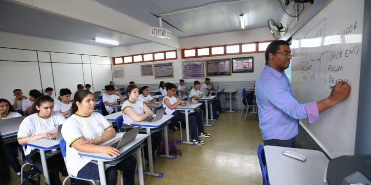 Seduc cria 15 mil novas vagas de cursos técnicos integrados ao ensino médio, em Goiás