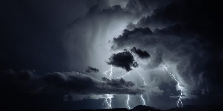 Semana deve ser marcada por temperaturas elevadas e tempestades, em Goiás