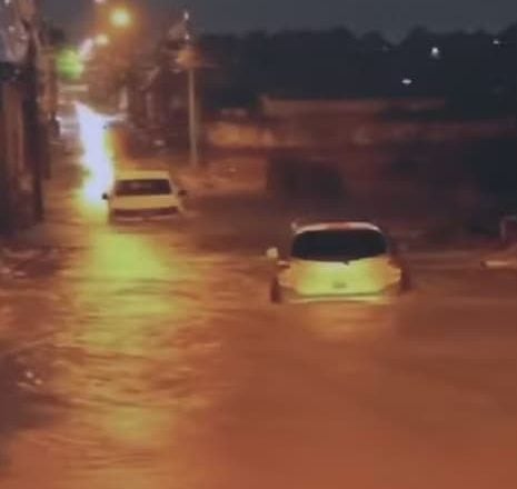 rua alagado em Goiânia