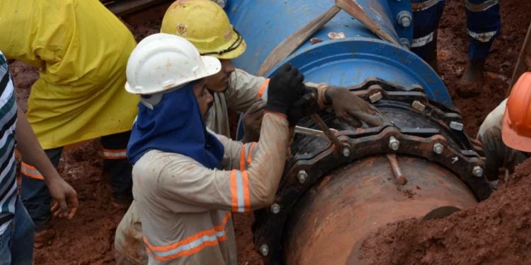 Bairros de Goiânia devem ficar sem água durante obra da Saneago neste sábado (23)