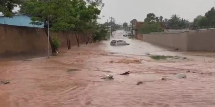 Cidade em Goiás fica destruída após temporal e entra em situação de calamidade pública