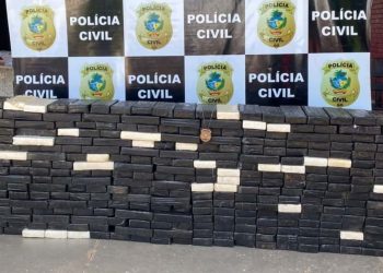 Ônibus de prefeitura em Goiás é flagrado transportando 500 kg de cocaína