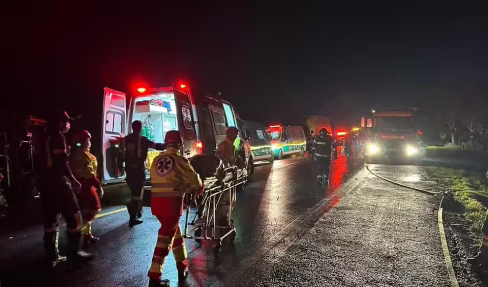 vítimas de tombamento de ônibus