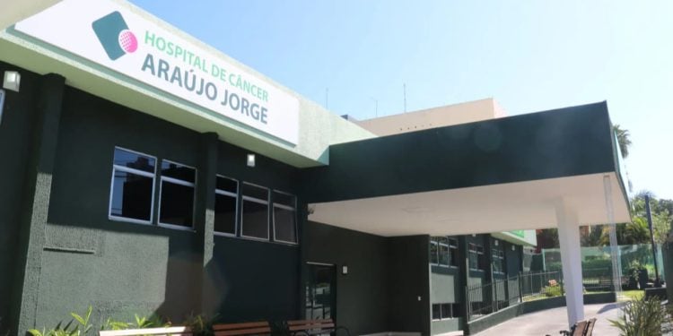 Hospital Araújo Jorge suspende consulta de pacientes com câncer devido dívida de R$ 55 mi da Prefeitura de Goiânia