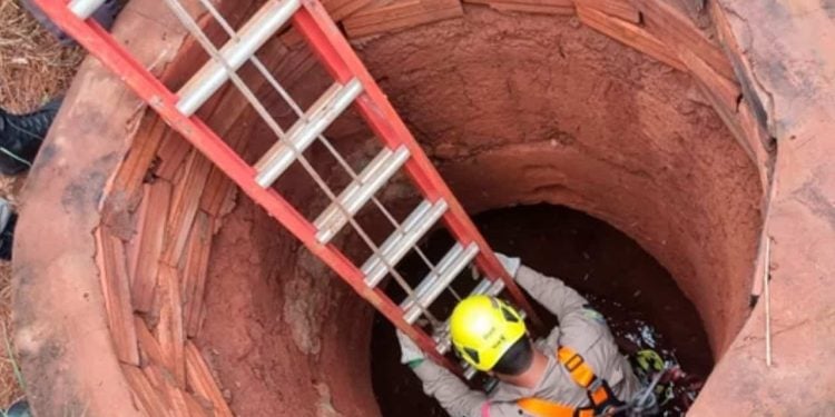 Idoso é resgatado após ficar 4 dias preso dentro de cisterna, em Goiás