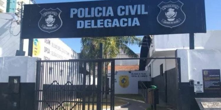 Mulher é presa suspeita de omissão em caso de estupro da filha, em Goiás