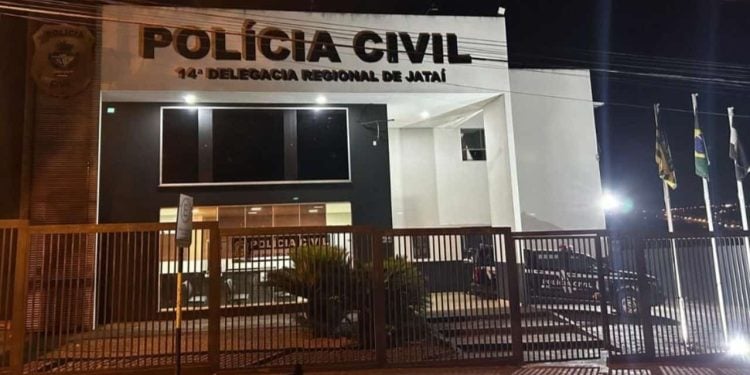 Polícia prende jovem suspeito de entregar criança para usuários de drogas, em Goiás