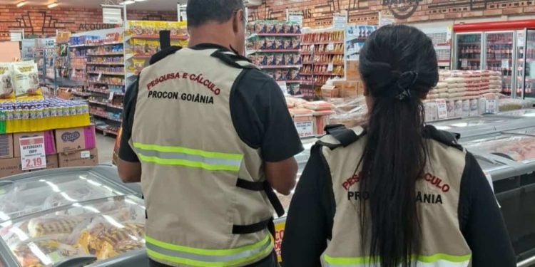 Preços dos itens da cesta natalina variam até 299,14% em Goiânia, aponta Procon