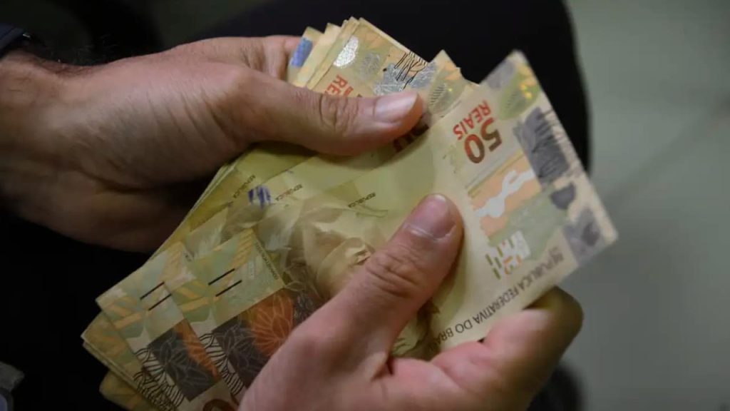 Salário mínimo aumenta 7,5% e passa para R$ 1.518 a partir de 1º de janeiro de 2025