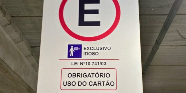 Saiba como emitir cartão especial de estacionamento de idoso, que tem validade vitalícia