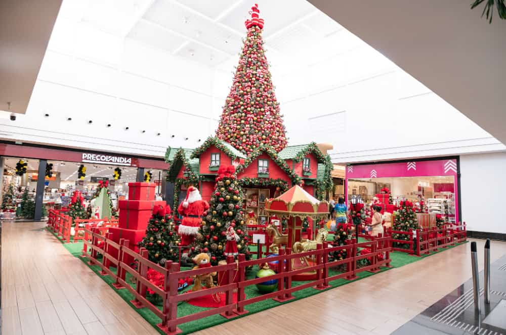 Decoração de Natal no Passeio das Águas Shopping 