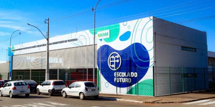 Goiás anuncia reajuste para professores das Escolas do Futuro e músicos da Filarmônica